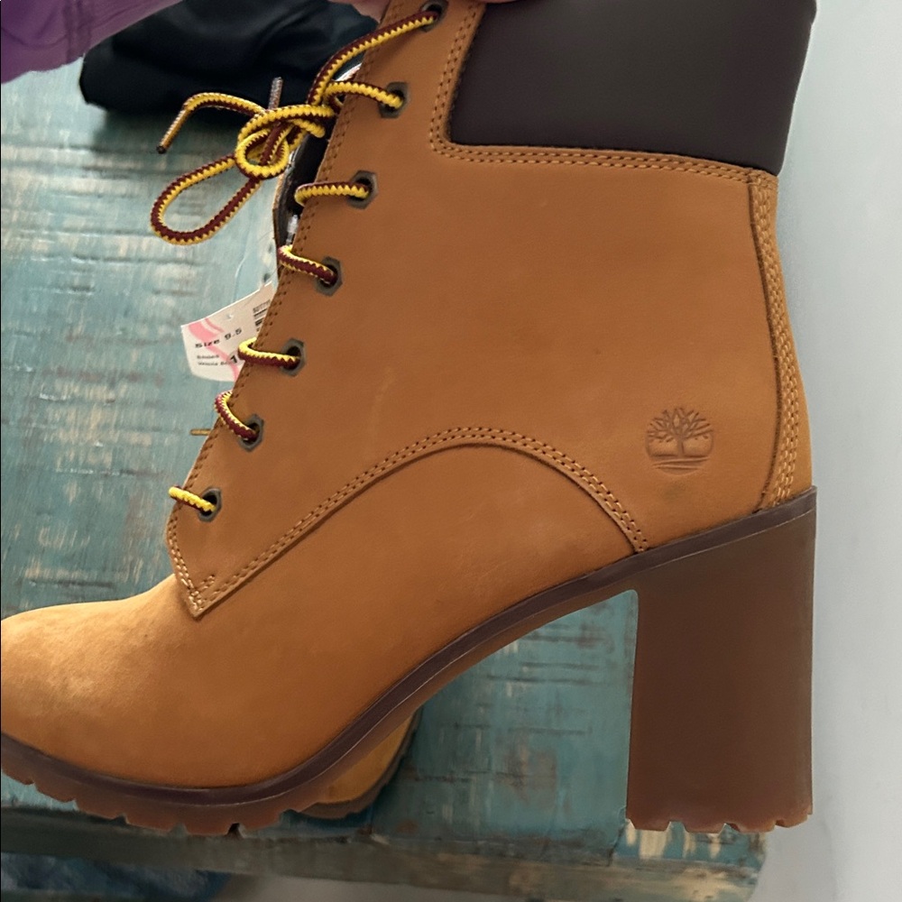 Timberland Women's Heeled Boots (no box) minor scuffing shown original $152 - Picture 6 of 10